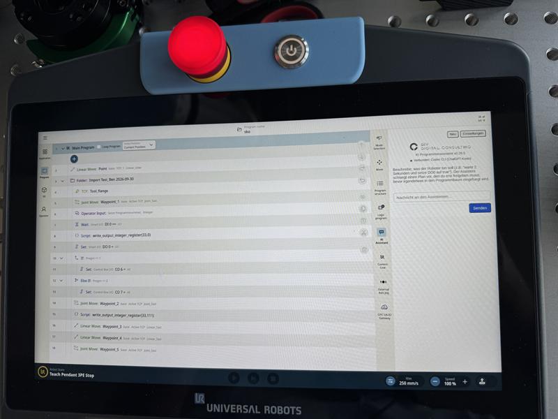 Teach Pendant TP7 Core eines UR17g-1300 (UR Gen7) mit PolyScope X: Roboterprogramm und URCapX-Sidebar mit AI Programming Assistant, Current Line, External Axis Jog und OPC UA IO Gateway